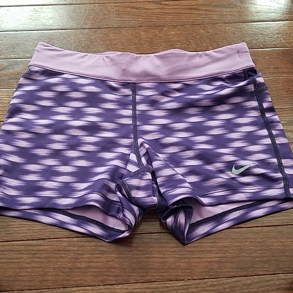 Nike chase booty shorts